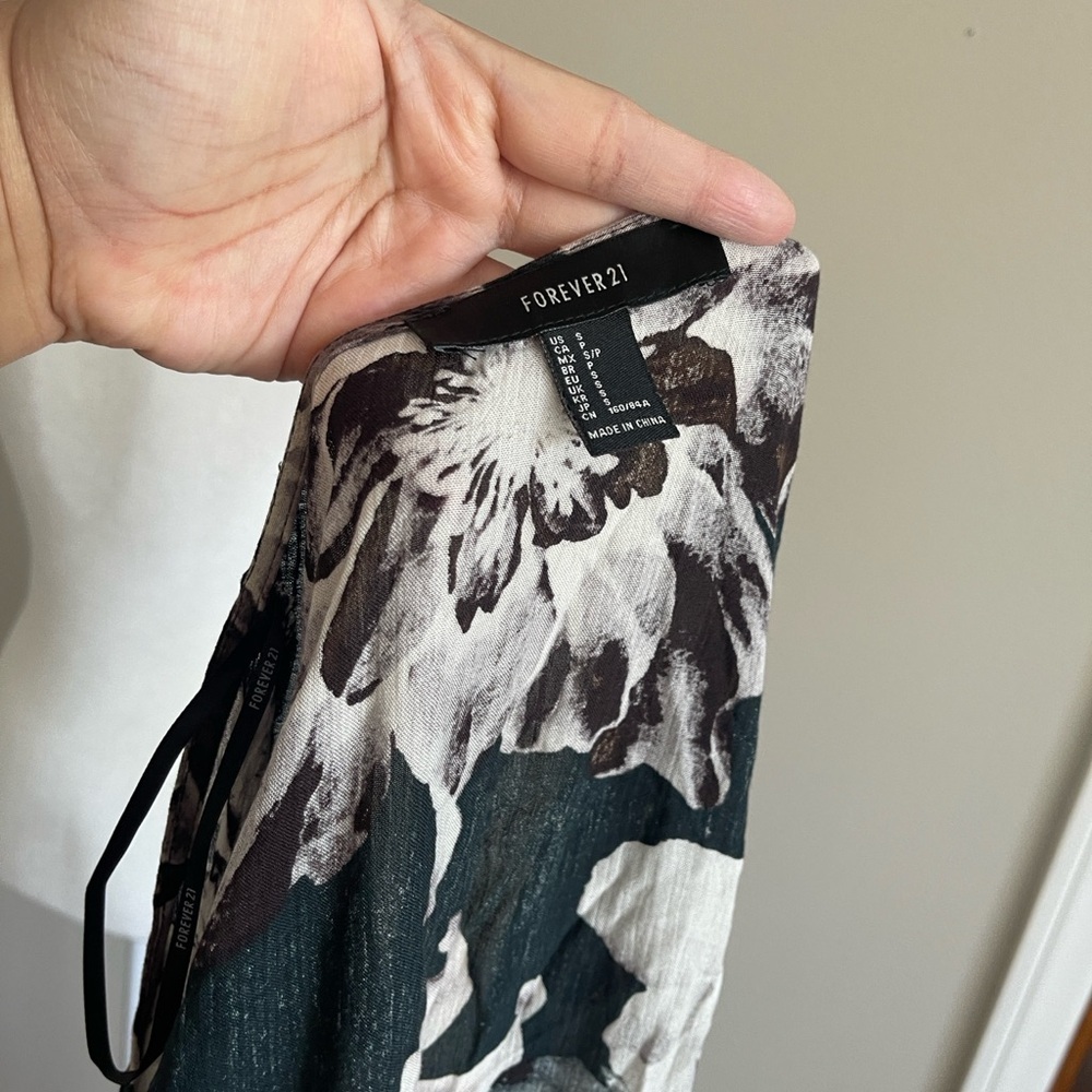 Forever 21 Black Floral Fringe Kimono Size S - Picture 5 of 7